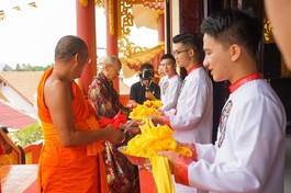 Cắt băng khánh thành chùa Trang Nghiêm