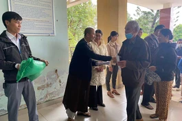 Thừa Thiên Huế: Ban Từ thiện – Xã hội Phật giáo tỉnh trao 100 suất quà 