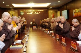 Chư tôn đức Ban Thường trực niệm Phật cầu gia hộ trước buổi họp