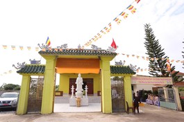 Điểm nhóm sinh hoạt tôn giáo tập trung Thiên Quang toạ lạc tại ấp Tân Hòa, xã Bình Hoà Bắc, huyện Đức Huệ