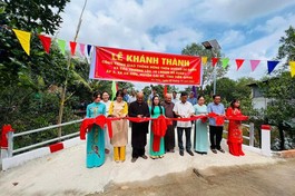 Ban Từ thiện - Xã hội báo Giác Ngộ khánh thành cầu nông thôn tại Tiền Giang