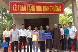 Ban Trị sự huyện Càng Long bàn giao nhà tình thương số 11 đến gia đình ông Trần Văn Khỏe