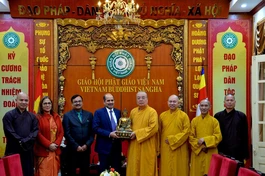 Đại sứ Đặc mệnh toàn quyền Cộng hòa Ấn Độ đến thăm và chúc mừng thành công của Đại hội đại biểu Phật giáo toàn quốc lần thứ IX