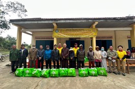 Trao quà đến bà con khó khăn tại tỉnh Gia Lai