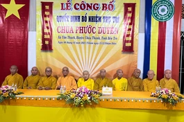 Chư tôn đức chứng minh lễ công bố quyết định bổ nhiệm trụ trì chùa Phước Duyên