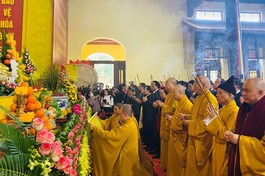 Niêm hương tại lễ khai hội Xuân Yên Tử