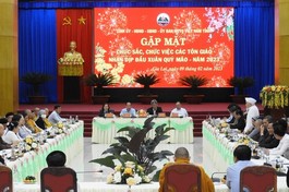 Tỉnh ủy, HĐND, UBND, UBMTTQVN tỉnh gặp mặt với đại biểu chức sắc, chức việc đại diện các tôn giáo