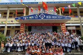 Ban Từ thiện xã hội GHPGVN tỉnh Thừa Thiên Huế phối hợp với các đơn vị trao quà, học bổng cho học sinh