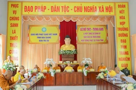 Chư tôn đức tham gia họp
