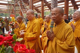 Chư tôn đức cầu nguyện lễ thượng lương Mẫu đường chùa Minh Ngộ