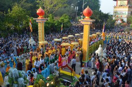 Lễ hội Quán Thế Âm Ngũ Hành Sơn thu hút hàng ngàn người tham dự