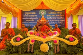 Lễ chúc mừng Trưởng lão Hòa thượng Chau Ty được thực hiện theo nghi thức truyền thống Phật giáo Nam tông Khmer