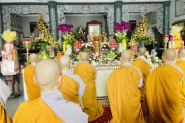 Chư Ni tổ đình Kim Sơn tưởng niệm Tổ Phi Lai, cùng Ni trưởng Thích nữ Diệu Tấn - Ảnh: K.S