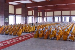 Tăng Ni sinh Học viện Phật giáo VN tại TP.HCM mùa an cư kiết hạ Phật lịch 2566 - Ảnh: B.Toàn/BGN