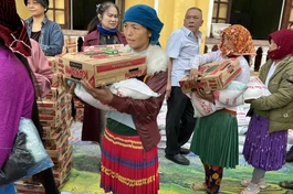 Đoàn từ thiện trao 200 phần quà đến đồng bào dân tộc khó khăn tại H.Đồng Văn