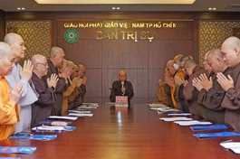 Chư tôn đức Ban Kiểm soát TP.HCM niệm Phật cầu gia hộ trước buổi họp