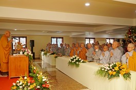 Chư tôn đức niệm Phật cầu gia hộ