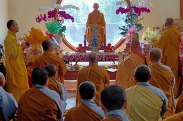 Chư tôn đức tưởng niệm Hòa thượng Thích Từ Hương