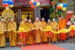 Cắt băng khánh thành triển lãm "Lửa thiêng rực sáng sử vàng", tại Việt Nam Quốc Tự, chiều ngày 8-4-Quý Mão