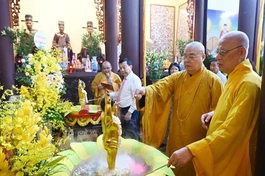 Chư tôn đức lễ Mộc dục (Tắm Phật)