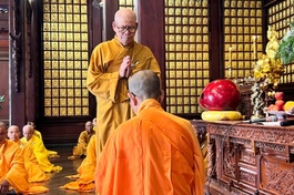 Nhị vị Hòa thượng tác pháp đối thú An cư kiết hạ hàng Thượng tọa