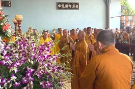 Chư tôn đức niêm hương tưởng niệm