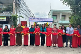 Cắt băng khánh thành cây cầu tại xã Châu Hòa, H.Giồng Trôm