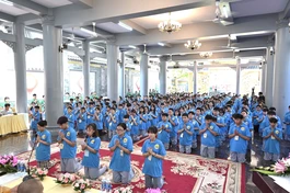 Đại diện các khoá sinh tham dự, bạn Diệu Thùy đã dâng lời cảm tưởng và phát nguyện