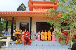 Cắt băng khánh thành chánh điện chùa Túy Trúc sau hai năm trùng tu