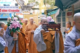 Hòa thượng Thích Lệ Trang và chư tôn đức thăm trường hạ tổ đình Từ Nghiêm (Q.10) nhân mùa An cư năm 2020 - Ảnh: HD/BGN