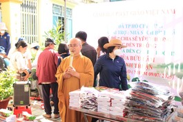 Thượng tọa Thích Thiện Tâm có đôi lời động viên học sinh