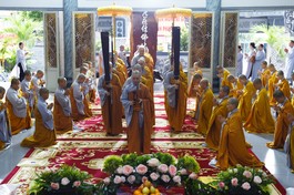 Ni trưởng Thích nữ Từ Nhẫn, Trưởng Phân ban Ni giới TP.HCM quang lâm đạo tràng tổ đình Kim Sơn