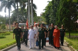 Câu lạc bộ Cựu chiến binh Phật tử và Câu lạc bộ Thanh thiếu niên Phật tử chùa Quán Sứ thăm Trung tâm Điều dưỡng Thương binh Duy Tiên 
