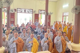 Chư Ni, Phật tử chùa Giác Tâm cúng dường trường hạ