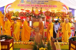 Thực hiện nghi thức khởi công trùng tu ngôi Tam bảo chùa Phước Bình
