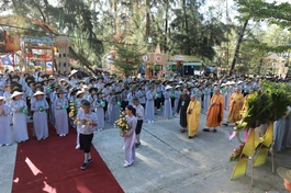 Cung nghinh chư tôn đức quang lâm khai mạc họp trại Lục Hòa