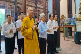  Phái đoàn dâng hương cố Chủ tịch nước Tôn Đức Thắng tại chùa Hộ Quốc