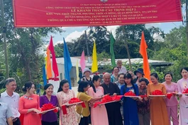  Hòa thượng Thích Chơn Tịnh và địa phương cắt băng khánh thành cầu Trịnh Hiệp 2