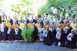 Phật tử tham gia khóa tu xuất gia gieo duyên tại chùa Thanh Hùng