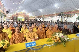 Chư tôn đức Tăng Ni, Phật tử, đại diện lãnh đạo tỉnh tham dự lễ khánh thành và bổ nhiệm trụ trì chùa Giác Sanh