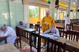 Các thí sinh tham dự kỳ tuyển sinh