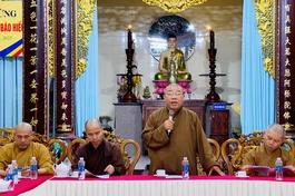 Thượng tọa Thích Pháp Huệ chủ trì buổi họp