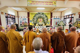 Chư tôn đức Ban Trị sự TP.Biên Hòa thắp nén tâm hương tưởng niệm Ni trưởng Thích nữ Nhẫn Liên