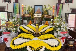 Hương án Hòa thượng Thích Từ Mãn tại chùa Linh Sơn