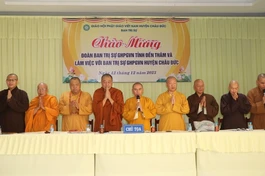 Niệm Phật cầu gia hộ trước buổi làm việc tại chùa Như Ý