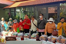 Đoàn trao quà Tết đến những hoàn cảnh khó khăn