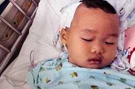 Mở rộng lòng từ: Nhà nghèo, con bệnh nặng