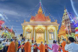 Cắt băng khánh thành bảo tháp chùa Xiêm Cán