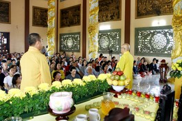 Hòa thượng Thích Chơn Nguyên thăm hỏi, chúc Tết đến bà con địa phương