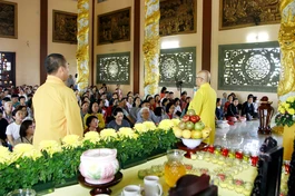 Hòa thượng Thích Chơn Nguyên thăm hỏi, chúc Tết đến bà con địa phương